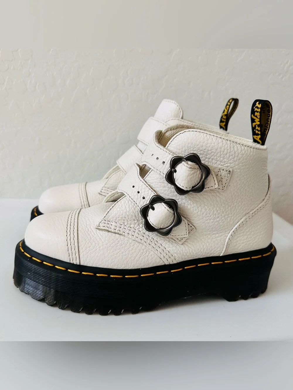 Dr. Martens Devon Flower White Leather Platform Boots Women’s US 8 NEW